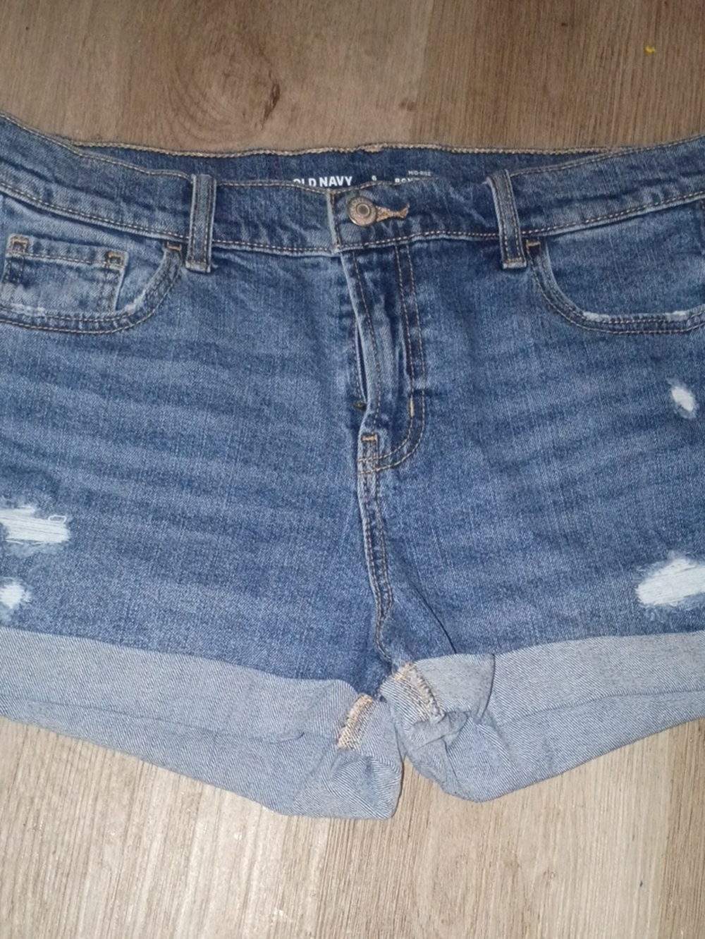 Old Navy Mid Rise  Boyfriend Jean shorts‎ 6